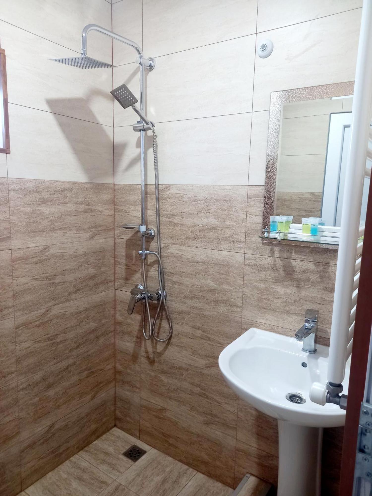 Stop House Mestia Ngoại thất bức ảnh