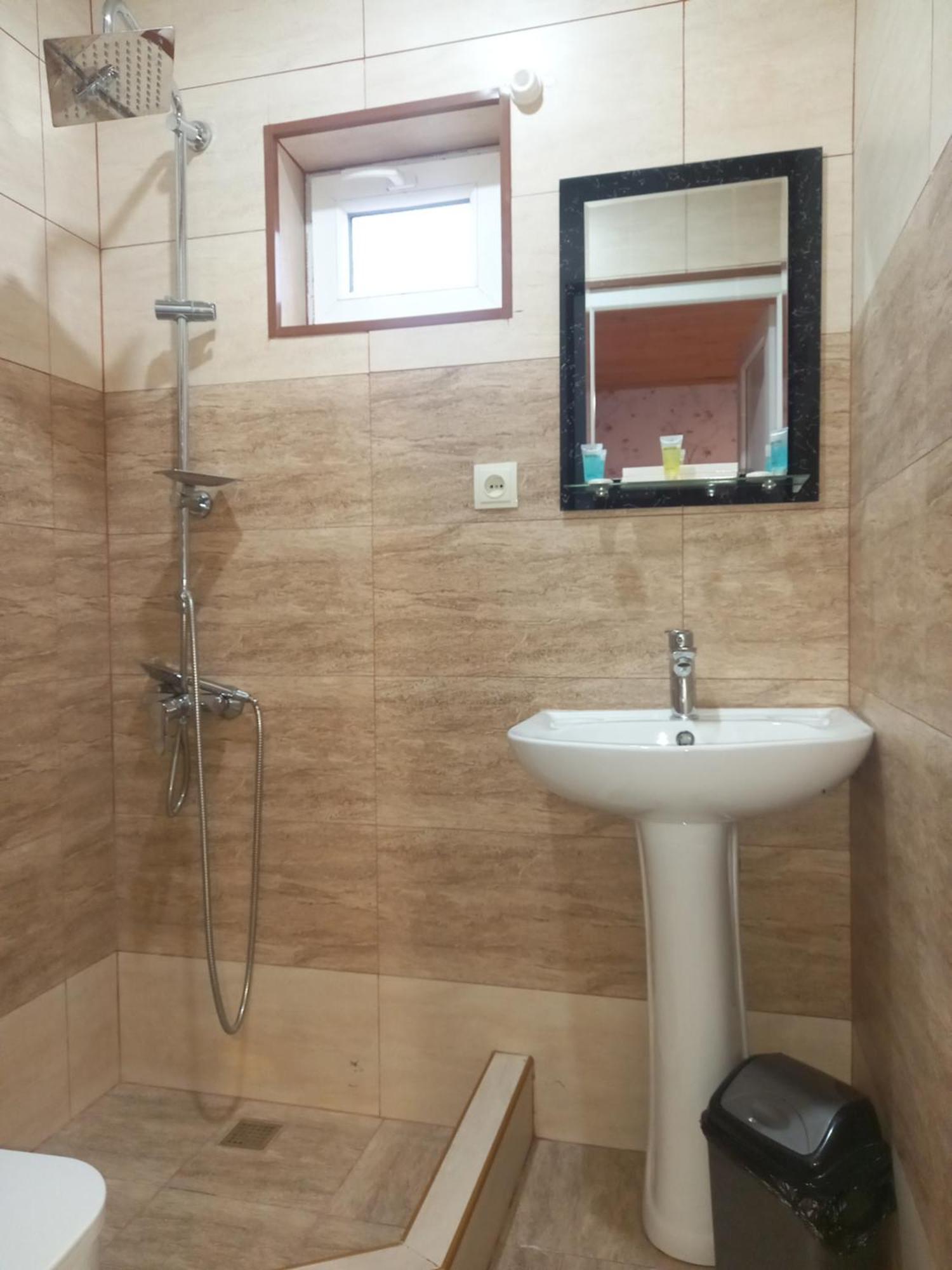 Stop House Mestia Ngoại thất bức ảnh